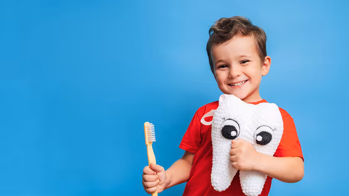 Pediatric dental emergency child with brush